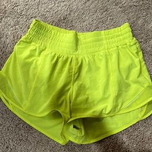Lululemon Hotty Hot 4” size 4